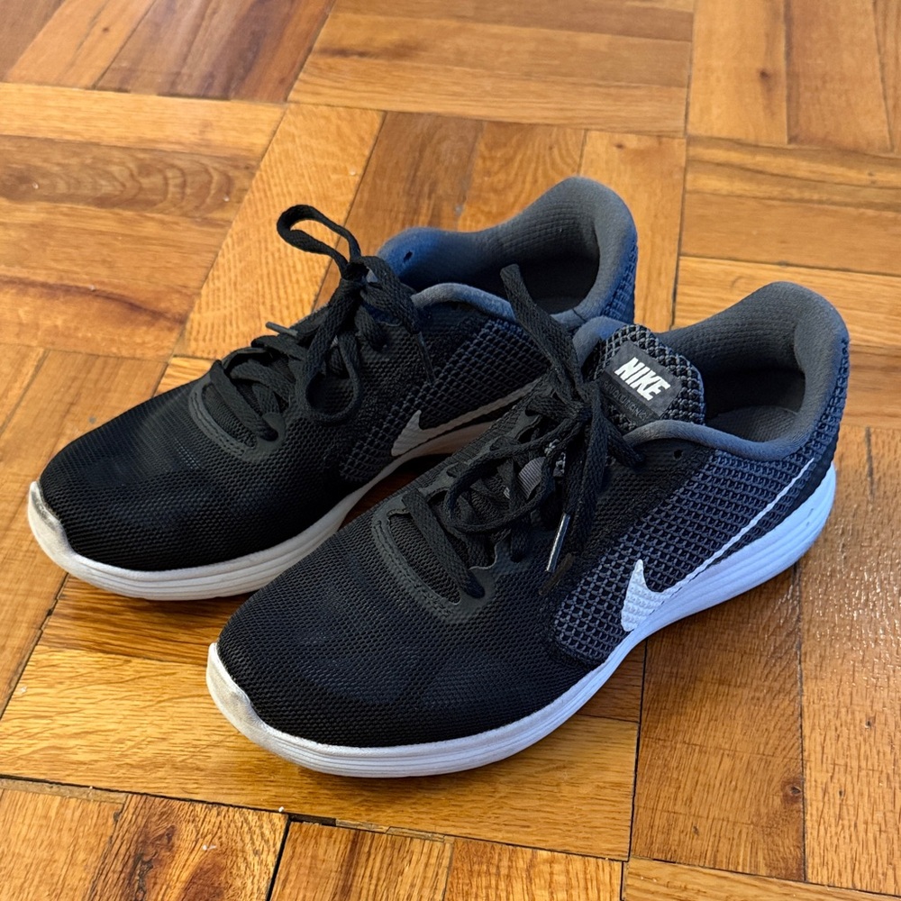 Nike Black and White Women’s Running Shoes